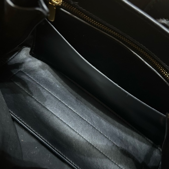 Black and Gold Woven Shoulder Bag - Picture 9 of 11